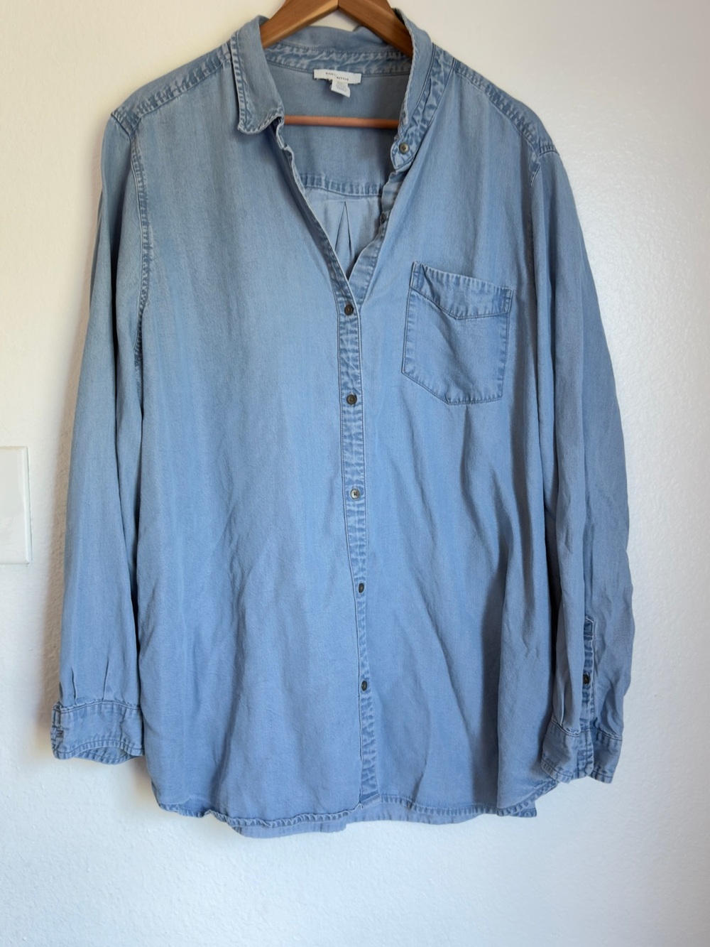 Daily Ritual Light Blue Womens Denim-Style Button Down Shirt